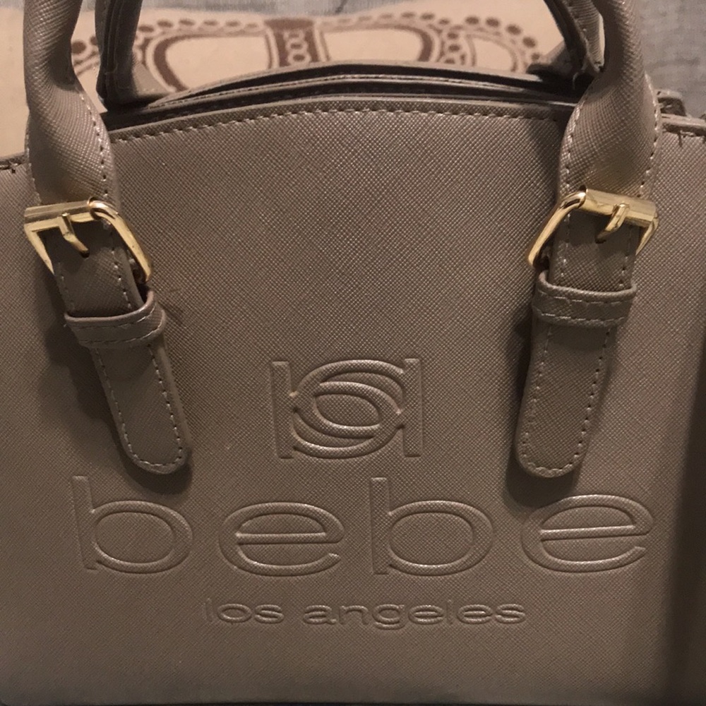 bebe crossbody purse, like new, extra pockets, and looks great with any outfits.